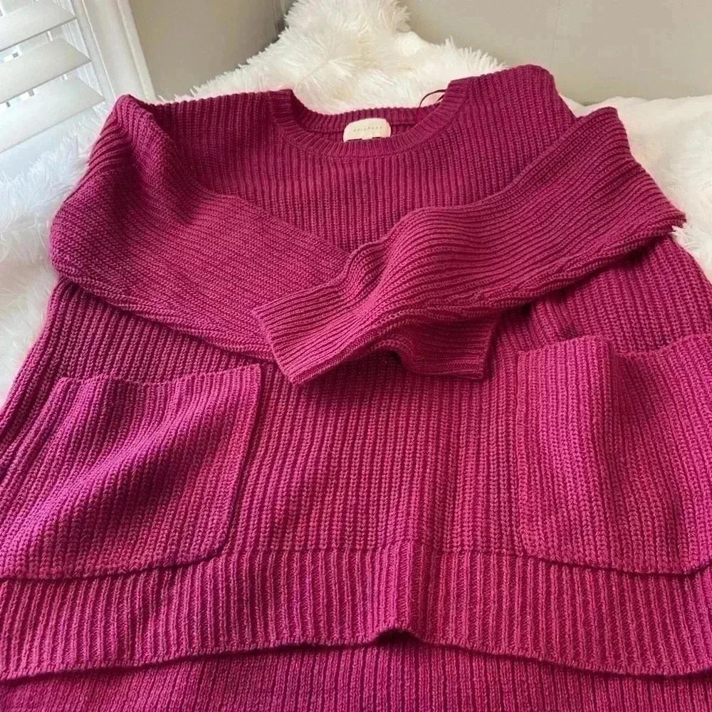 Size medium women’s 2 Pocket sweater. New but no tags. Fuchsia pink. - Picture 5 of 10